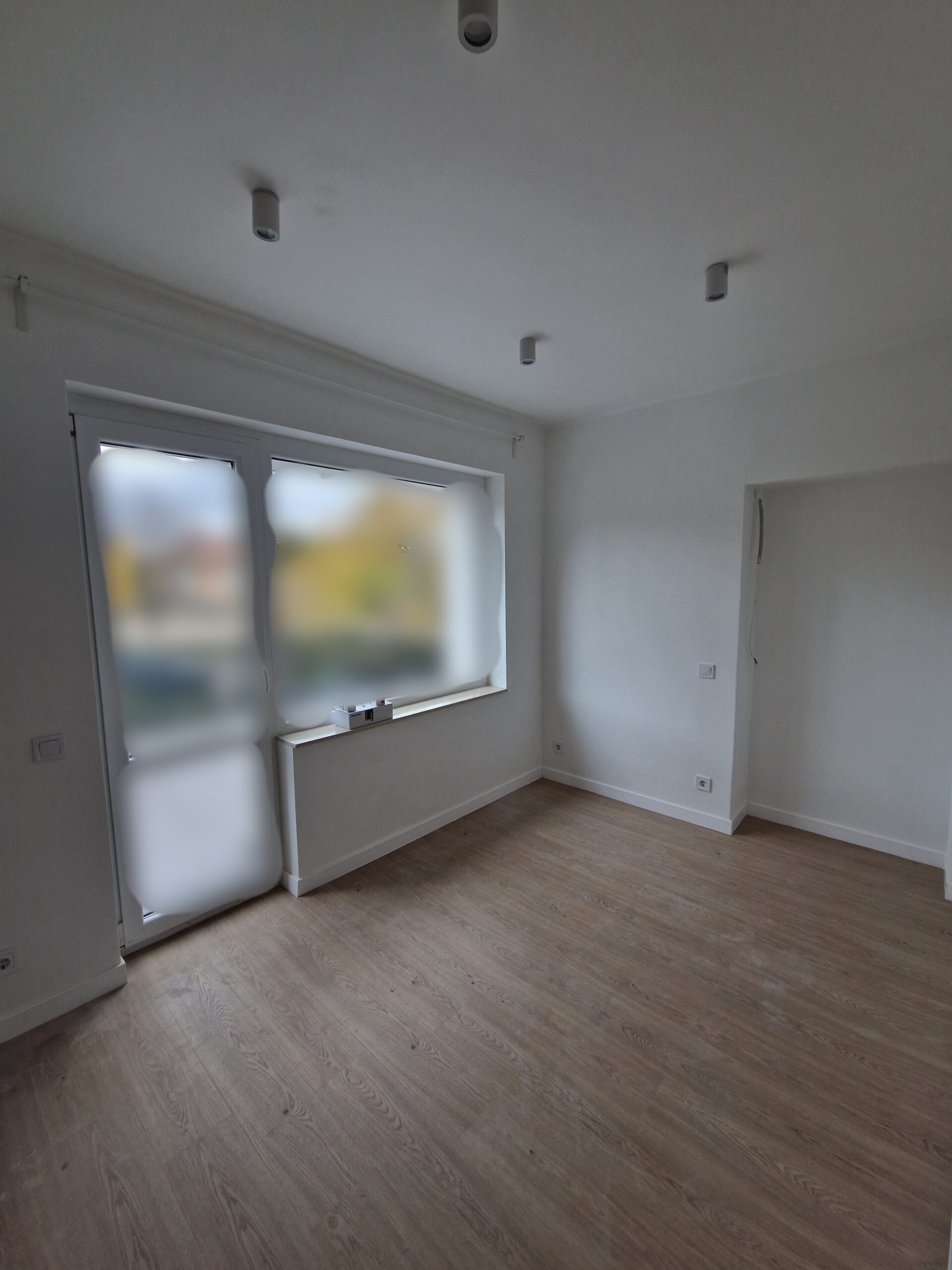 gallery-3 Szerelvényezés és mennyezeti spotlámpák felszerelése